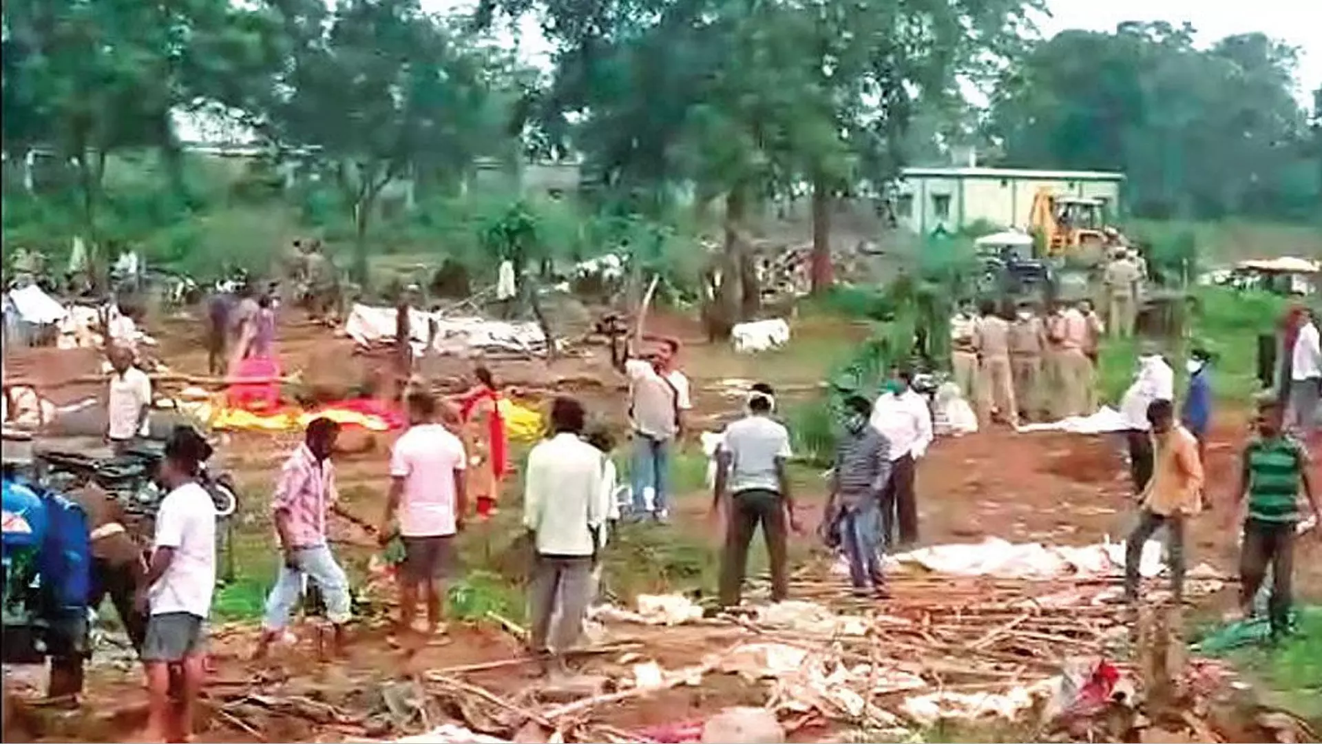 ప్రభుత్వ భూముల్లో ప్రైవేటు దందా