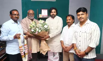 కీరవాణికి హరీహర వీరమల్లు సన్మానం కీరవాణికి హరీహర వీరమల్లు సన్మానం