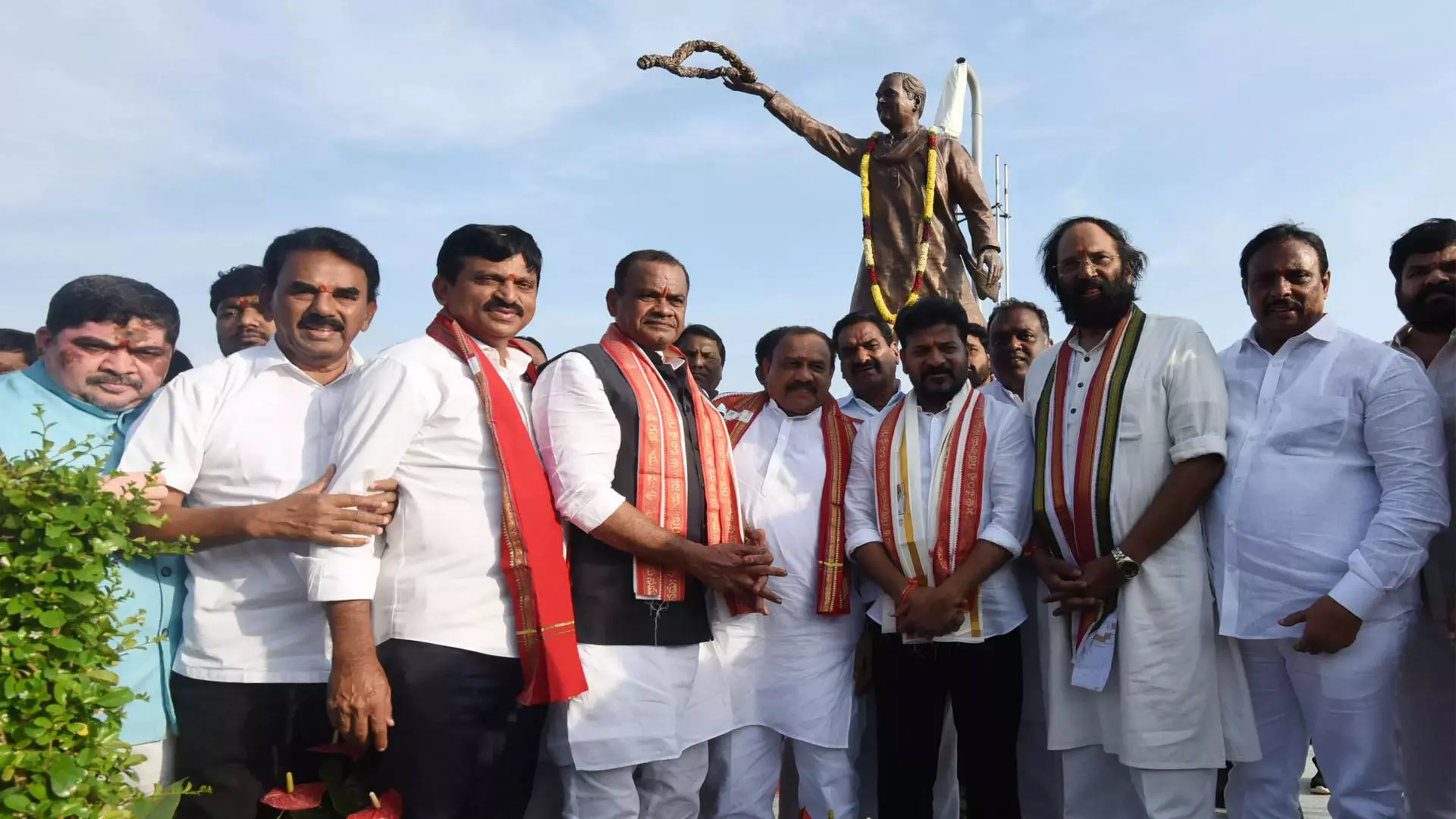 దేశానికి వన్నె తెచ్చిన నేత రాజీవ్ గాంధీ దేశానికి వన్నె తెచ్చిన నేత రాజీవ్ గాంధీ