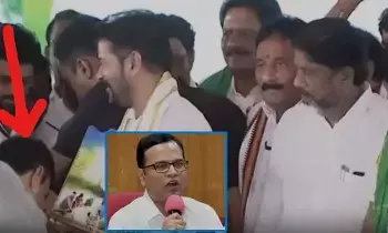 ఐఏఎస్ అధికారి సీఎం కాళ్లు మొక్కడంపై సీఎస్ వార్నింగ్ ఐఏఎస్ అధికారి సీఎం కాళ్లు మొక్కడంపై సీఎస్ వార్నింగ్