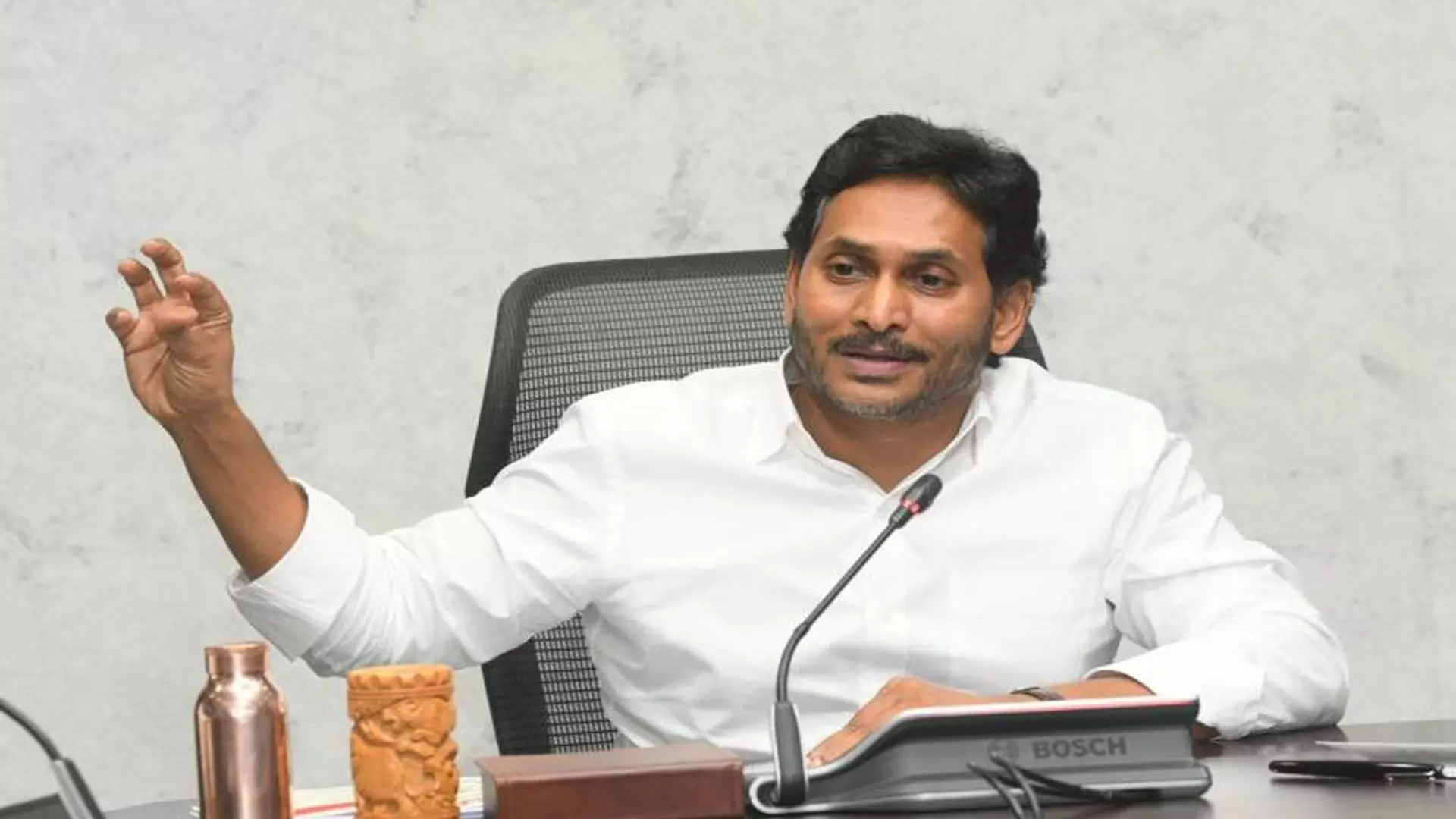 జూన్ 4వ తేదీ వెన్నుపోటు దినంగా నిర్వహిస్తాం-వైఎస్.జగన్ జూన్ 4వ తేదీ వెన్నుపోటు దినంగా నిర్వహిస్తాం-వైఎస్.జగన్