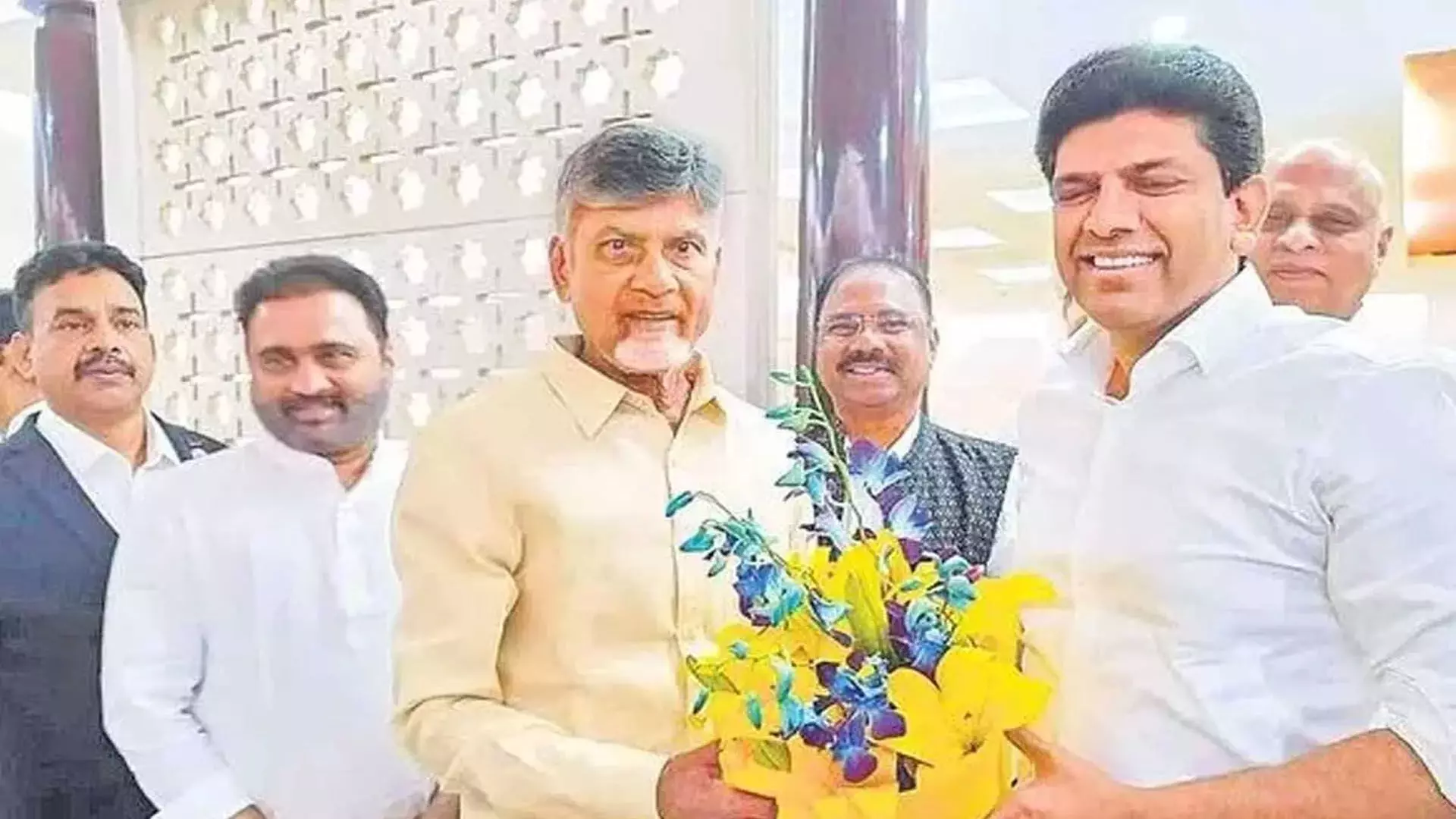నేటి రాత్రికి ఢిల్లీ కి సిఎం చంద్రబాబు నాయుడు నేటి రాత్రికి ఢిల్లీ కి సిఎం చంద్రబాబు నాయుడు