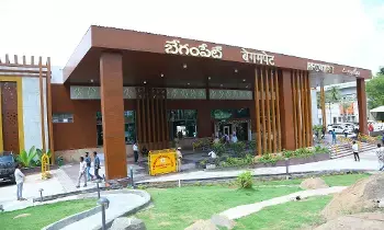 తెలంగాణలో త్వరలోనే 40 రైల్వే స్టేషన్ల ఆధునీకరణ తెలంగాణలో త్వరలోనే 40 రైల్వే స్టేషన్ల ఆధునీకరణ