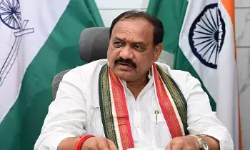 కవిత లేఖతో కేటీఆర్ మతి భ్రమించి మాట్లాడుతున్నాడు... కవిత లేఖతో కేటీఆర్ మతి భ్రమించి మాట్లాడుతున్నాడు...