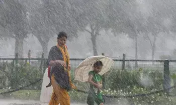 కేరళను తాకిన నైరుతి రుతుపవనాలు కేరళను తాకిన నైరుతి రుతుపవనాలు