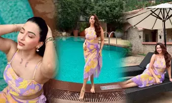 స్విమ్ సూట్ లో ఈశాన్య మహేశ్వరీ పరువాలు స్విమ్ సూట్ లో ఈశాన్య మహేశ్వరీ పరువాలు