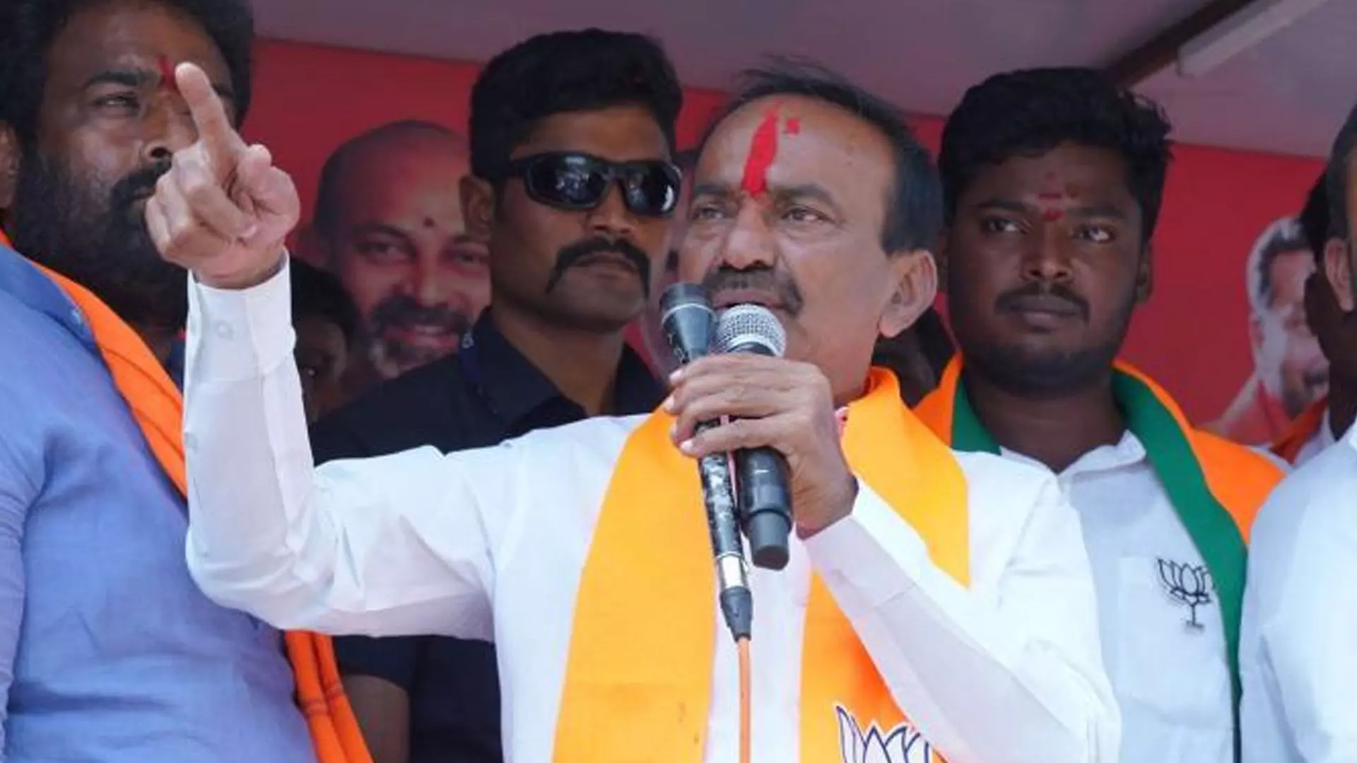 ఇండ్లకే కాదు గుడికి కూడా హైడ్రా నోటీసులు ఇండ్లకే కాదు గుడికి కూడా హైడ్రా నోటీసులు