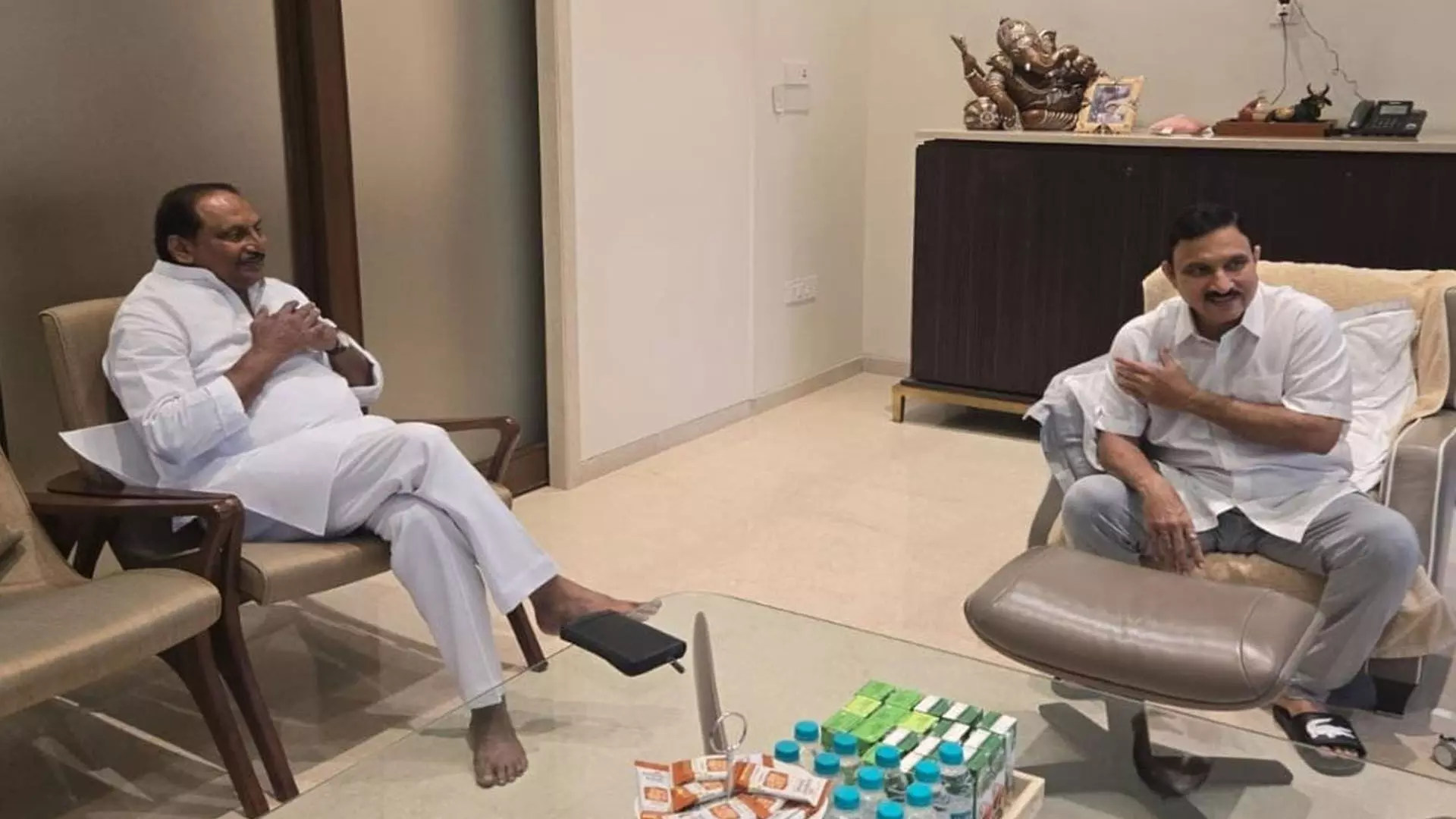 సుజనా చౌదరని పరామర్శించిన మాజీ సీయం నల్లారి సుజనా చౌదరని పరామర్శించిన మాజీ సీయం నల్లారి