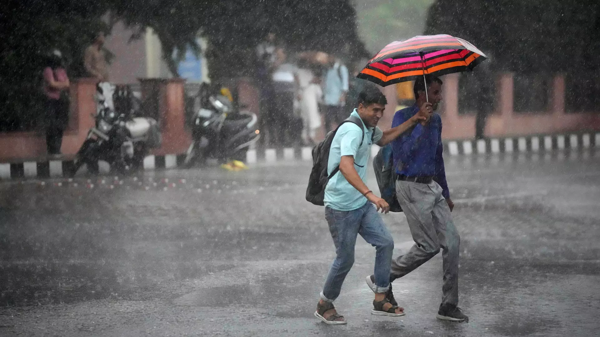 హైదరాబాద్ కు భారీ వర్ష సూచన