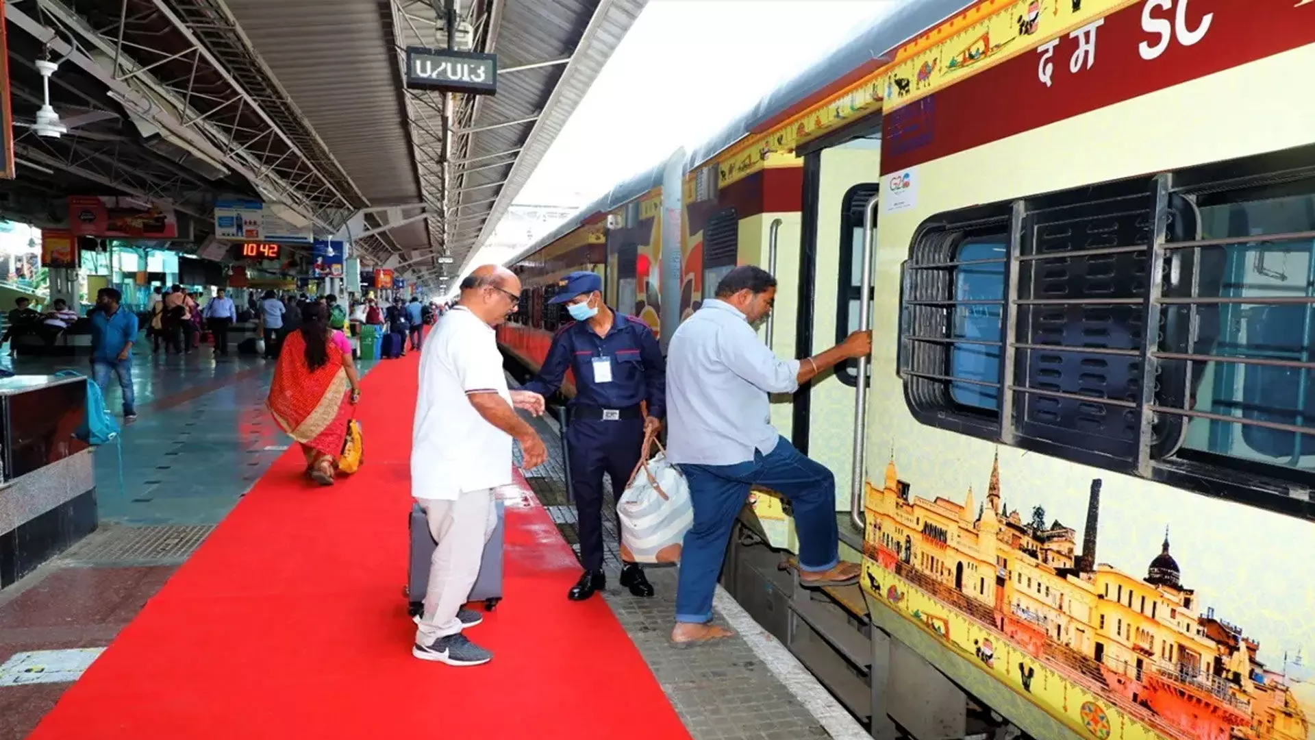 ఆధ్మాత్మిక యాత్ర కోసం తెలుగు రాష్ట్రాల ప్రత్యేక రైళ్లు ఆధ్మాత్మిక యాత్ర కోసం తెలుగు రాష్ట్రాల ప్రత్యేక రైళ్లు