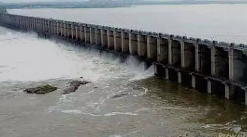 నిండిన జూరాల ప్రాజెక్టు - 46 గేట్లు ఎత్తివేత నిండిన జూరాల ప్రాజెక్టు - 46 గేట్లు ఎత్తివేత