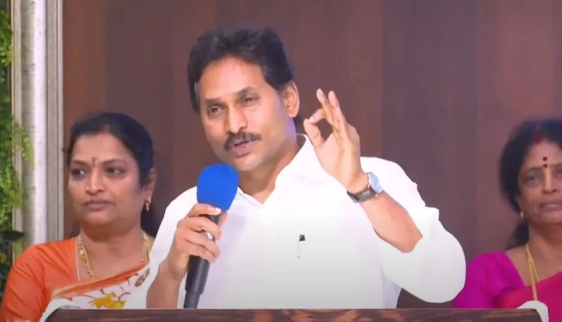 మహానాడులో చంద్రబాబు డ్రామా - జగన్ మహానాడులో చంద్రబాబు డ్రామా - జగన్