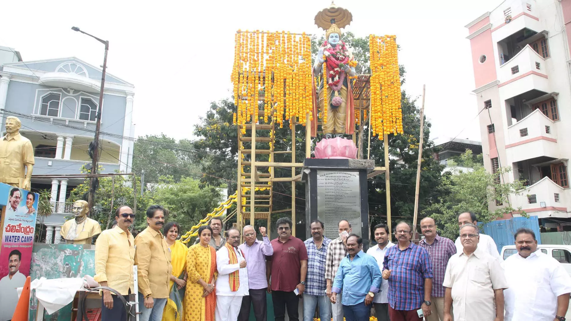 ప్రజల గుండెల్లో ఎన్ టి ఆర్ ప్రజల గుండెల్లో ఎన్ టి ఆర్