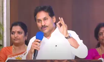 మహానాడులో చంద్రబాబు డ్రామా - జగన్ మహానాడులో చంద్రబాబు డ్రామా - జగన్