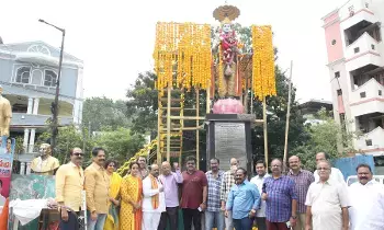 ప్రజల గుండెల్లో ఎన్ టి ఆర్ ప్రజల గుండెల్లో ఎన్ టి ఆర్