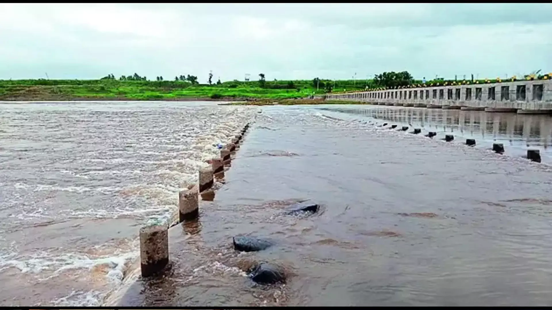 భారీ వర్షాలతో కృష్ణా నదికి పోటెత్తిన వరద