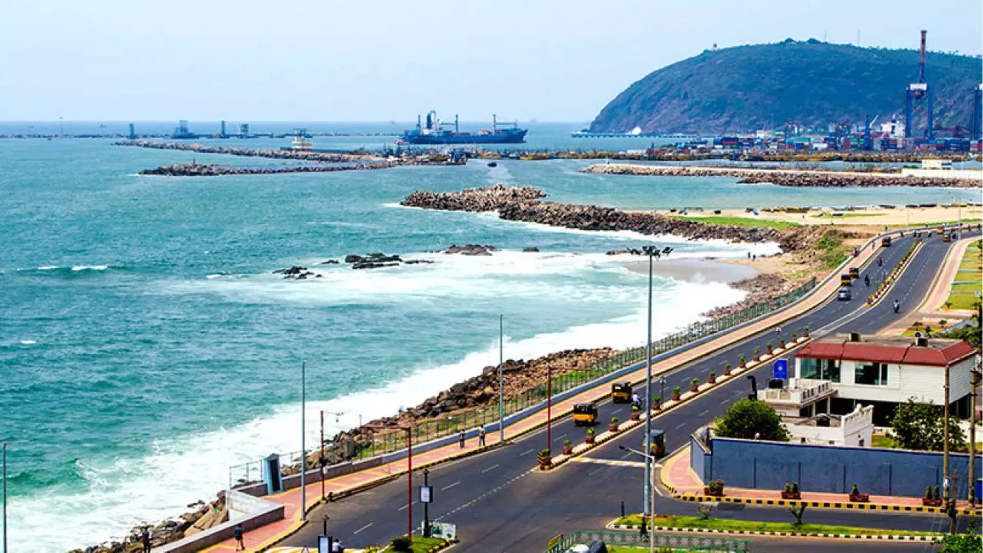 విశాఖపై నిఘా నేత్రం విశాఖపై నిఘా నేత్రం