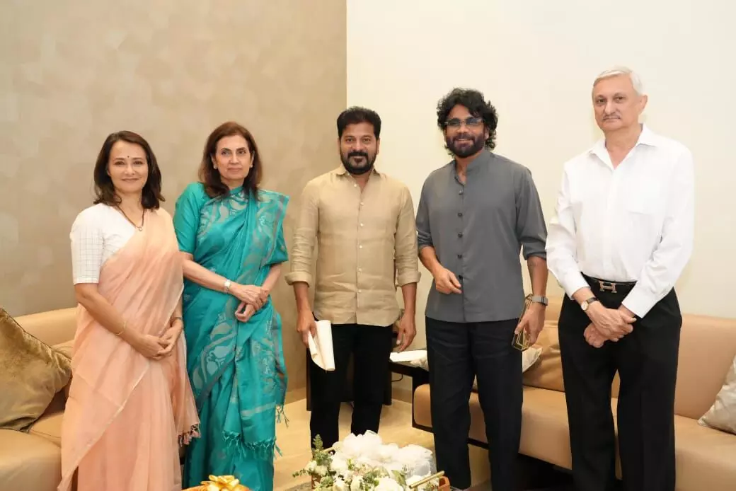 సీఎం రేవంత్ రెడ్డిని కలిసిన నాగార్జున దంపతులు