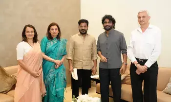 సీఎం రేవంత్ రెడ్డిని కలిసిన నాగార్జున దంపతులు సీఎం రేవంత్ రెడ్డిని కలిసిన నాగార్జున దంపతులు