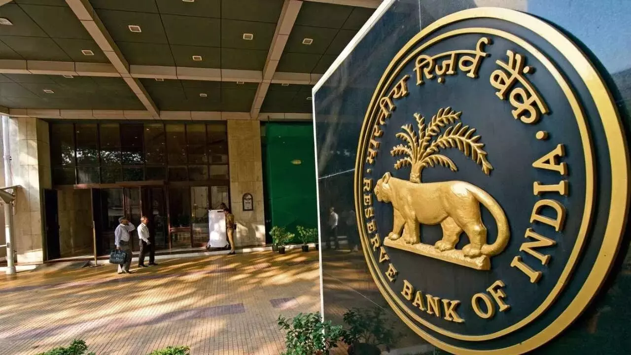 RBI Repo Rate Cut : ఆర్బీఐ రేటు హ్యాట్రిక్ కోత ఖాయం? వడ్డీ రేట్లు తగ్గింపుతో సామాన్యులకు ఊరట RBI Repo Rate Cut : ఆర్బీఐ రేటు హ్యాట్రిక్ కోత ఖాయం? వడ్డీ రేట్లు తగ్గింపుతో సామాన్యులకు ఊరట