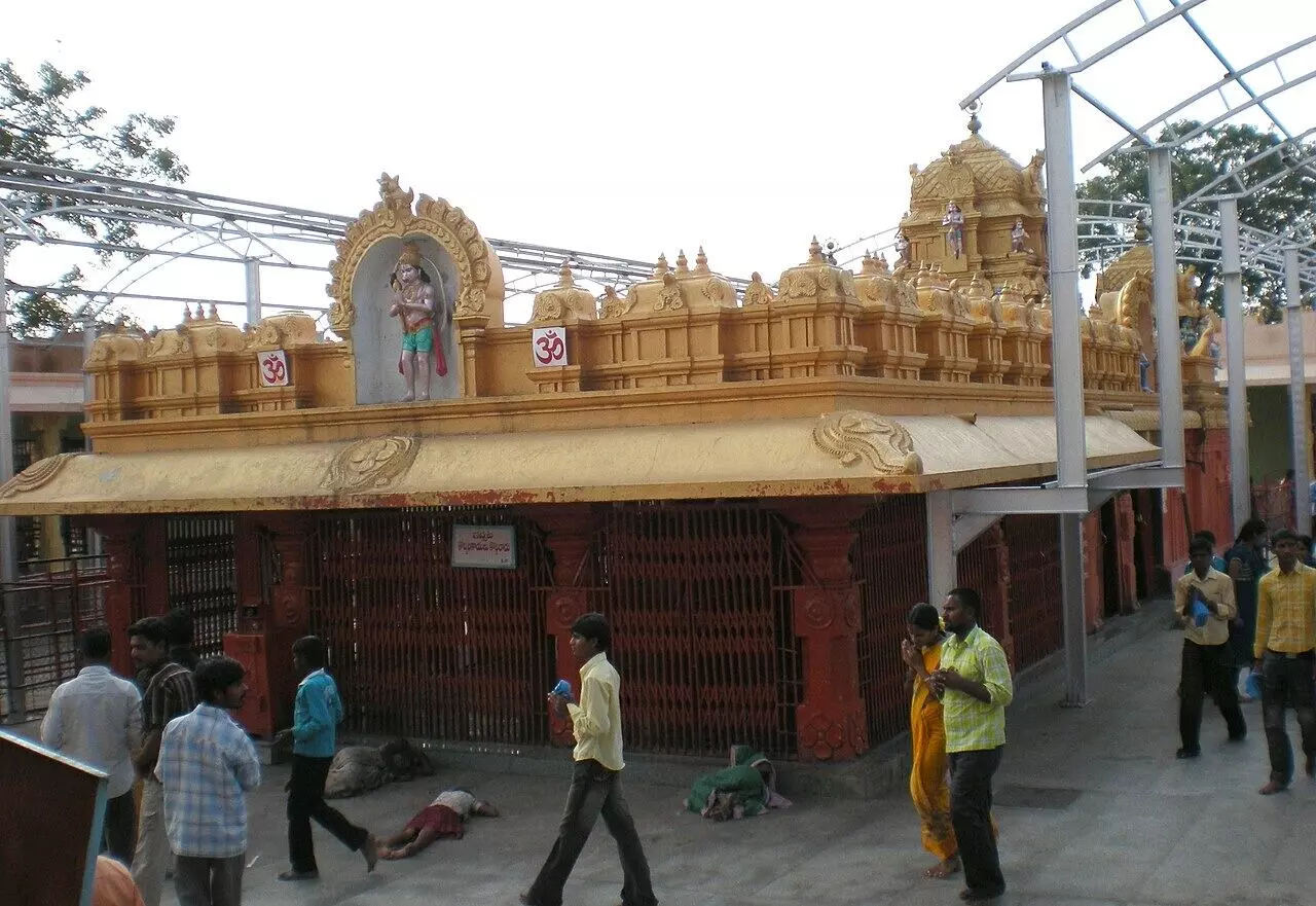 Devotional: ఓ వైపు నృసింహుడు.. మరో వైపు ఆంజనేయుడు.. కొండగట్టు విశేషాలు తెలుసుకోండి! Devotional: ఓ వైపు నృసింహుడు.. మరో వైపు ఆంజనేయుడు.. కొండగట్టు విశేషాలు తెలుసుకోండి!