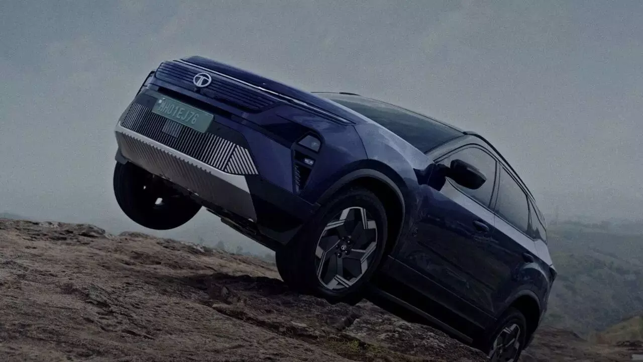 Tata Harrier EV : ఎలక్ట్రిక్ కార్ల మార్కెట్లో టాటా దూకుడు.. హారియర్ ఈవీ వచ్చేసింది Tata Harrier EV : ఎలక్ట్రిక్ కార్ల మార్కెట్లో టాటా దూకుడు.. హారియర్ ఈవీ వచ్చేసింది