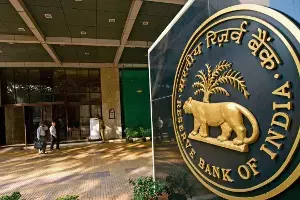 RBI Repo Rate Cut : ఆర్బీఐ రేటు హ్యాట్రిక్ కోత ఖాయం? వడ్డీ రేట్లు తగ్గింపుతో సామాన్యులకు ఊరట RBI Repo Rate Cut : ఆర్బీఐ రేటు హ్యాట్రిక్ కోత ఖాయం? వడ్డీ రేట్లు తగ్గింపుతో సామాన్యులకు ఊరట