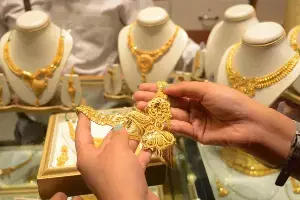 Gold Price : పసిడి ప్రియులకు గుడ్ న్యూస్.. త్వరలోనే రూ.12వేలు తగ్గనున్న బంగారం ధర Gold Price : పసిడి ప్రియులకు గుడ్ న్యూస్.. త్వరలోనే రూ.12వేలు తగ్గనున్న బంగారం ధర