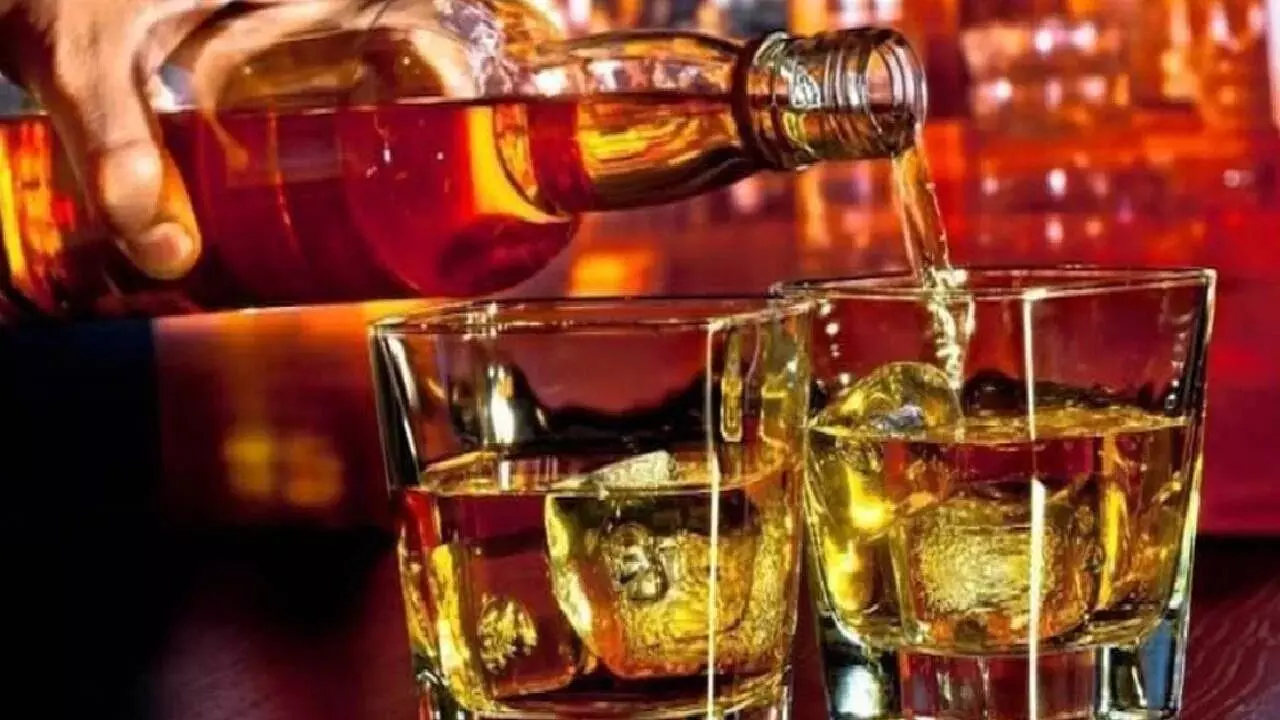 UP Excise Policy : యూపీకి కోట్లు కుమ్మరుస్తున్న మద్యం వ్యాపారం.. ఈ సారి లక్కీ డ్రాతో రికార్డు కలెక్షన్లు UP Excise Policy : యూపీకి కోట్లు కుమ్మరుస్తున్న మద్యం వ్యాపారం.. ఈ సారి లక్కీ డ్రాతో రికార్డు కలెక్షన్లు