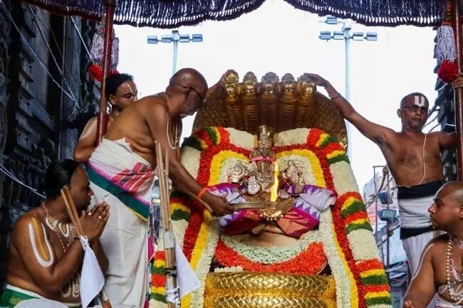 Devotional: గోవిందరాజస్వామి బ్రహ్మోత్సవాలు... చిన్నశేష వాహనంపై భక్తులకు అభయం Devotional: గోవిందరాజస్వామి బ్రహ్మోత్సవాలు... చిన్నశేష వాహనంపై భక్తులకు అభయం