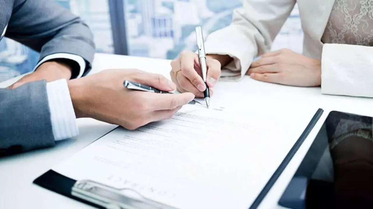 Smoking and Insurance : ఇన్సూరెన్స్ తీసుకునేటప్పుడు ధూమపానం అలవాటు దాస్తే ఏమవుతుంది? Smoking and Insurance : ఇన్సూరెన్స్ తీసుకునేటప్పుడు ధూమపానం అలవాటు దాస్తే ఏమవుతుంది?