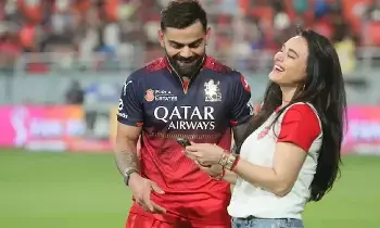 Virat Kohli : ఆటలోనూ, సంపాదనలోనూ కోహ్లీనే కింగ్..ప్రీతి జింటా టీమ్కు నిరాశ.. వీరి ఆస్తులెంతో తెలుసా ? Virat Kohli : ఆటలోనూ, సంపాదనలోనూ కోహ్లీనే కింగ్..ప్రీతి జింటా టీమ్కు నిరాశ.. వీరి ఆస్తులెంతో తెలుసా ?
