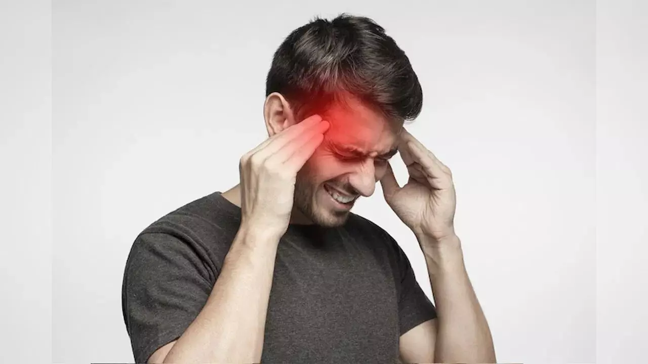 Health:తలనొప్పిని తగ్గించే చిట్కాలు.. Health:తలనొప్పిని తగ్గించే చిట్కాలు..