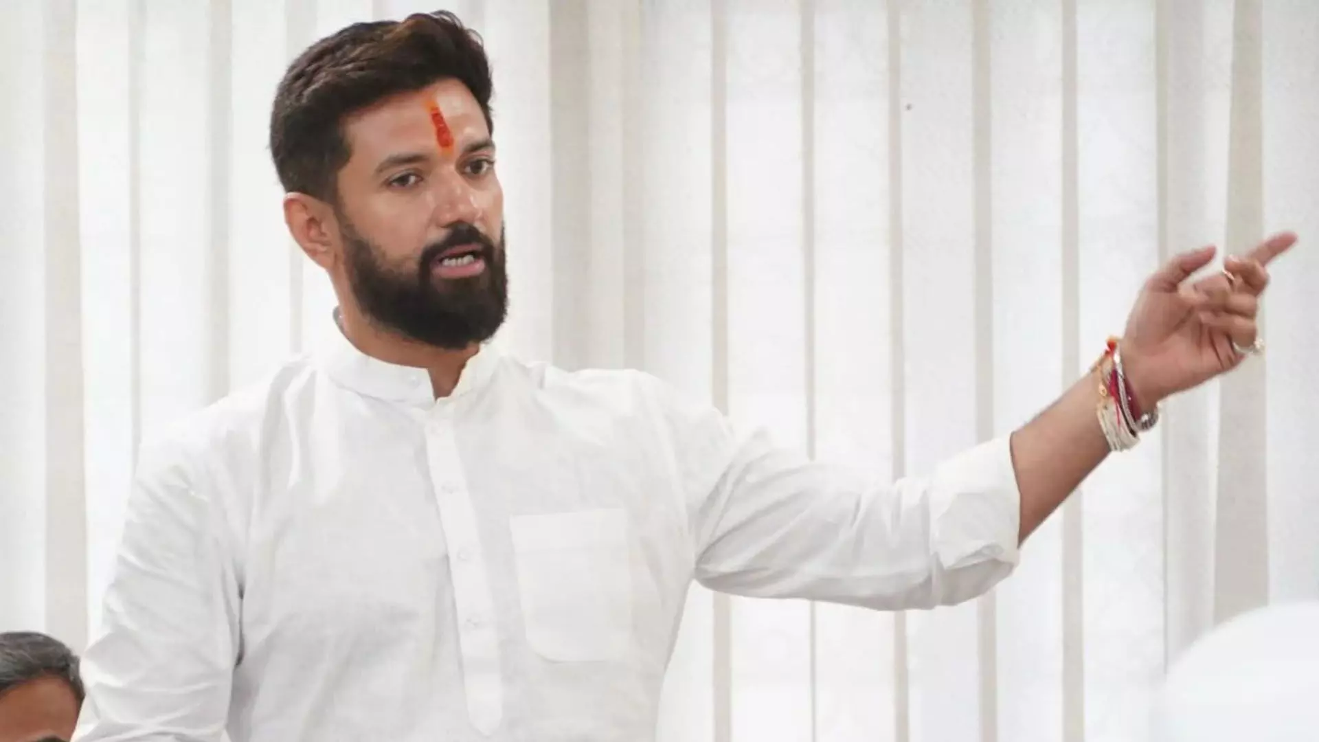 బీహార్ రాజకీయాల్లో యాక్టీవ్ అవ్వనున్న చిరాగ్ పాశ్వాన్ బీహార్ రాజకీయాల్లో యాక్టీవ్ అవ్వనున్న చిరాగ్ పాశ్వాన్