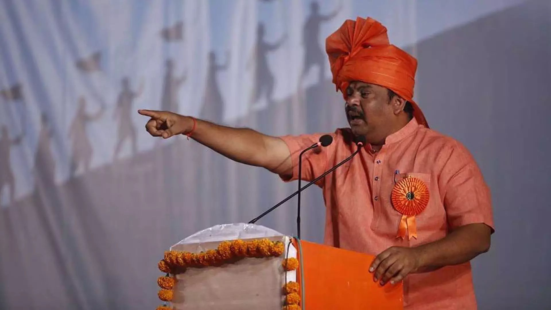 రాజాసింగ్ దారిలోకి వస్తారా...? దారి తప్పుతారా...? రాజాసింగ్ దారిలోకి వస్తారా...? దారి తప్పుతారా...?