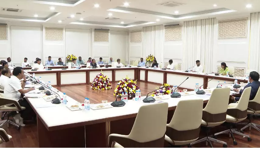 ఇకపై నెలకు రెండుసార్లు కేబినెట్ మీటింగ్లు ఇకపై నెలకు రెండుసార్లు కేబినెట్ మీటింగ్లు
