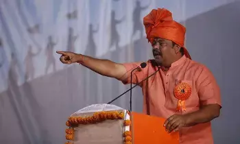 రాజాసింగ్ దారిలోకి వస్తారా...? దారి తప్పుతారా...? రాజాసింగ్ దారిలోకి వస్తారా...? దారి తప్పుతారా...?