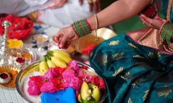 Devotional: పూజలో భార్య.. భర్తకు ఏ వైపు కూర్చోవాలి? Devotional: పూజలో భార్య.. భర్తకు ఏ వైపు కూర్చోవాలి?