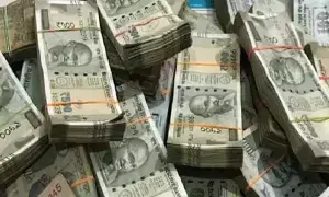 రూ.500 కరెన్సీ నోట్లు వచ్చే ఏడాది రద్దవుతాయా? రూ.500 కరెన్సీ నోట్లు వచ్చే ఏడాది రద్దవుతాయా?