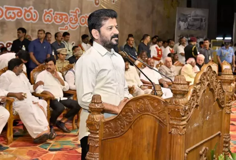 స్కూల్ బీజేపీ, కాలేజీ టీడీపీ, రాహుల్ గాంధీ వద్ద ఉద్యోగం - రేవంత్ ఆసక్తికర వ్యాఖ్యలు స్కూల్ బీజేపీ, కాలేజీ టీడీపీ, రాహుల్ గాంధీ వద్ద ఉద్యోగం - రేవంత్ ఆసక్తికర వ్యాఖ్యలు