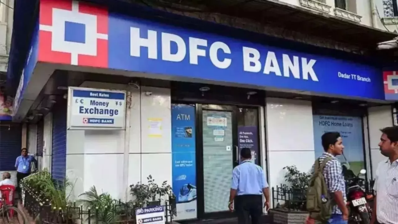 Interest Rate Cut: లోన్ తీసుకునే వాళ్లకు గుడ్ న్యూస్.. చౌకగా మారనున్న వడ్డీ రేట్లు Interest Rate Cut: లోన్ తీసుకునే వాళ్లకు గుడ్ న్యూస్.. చౌకగా మారనున్న వడ్డీ రేట్లు