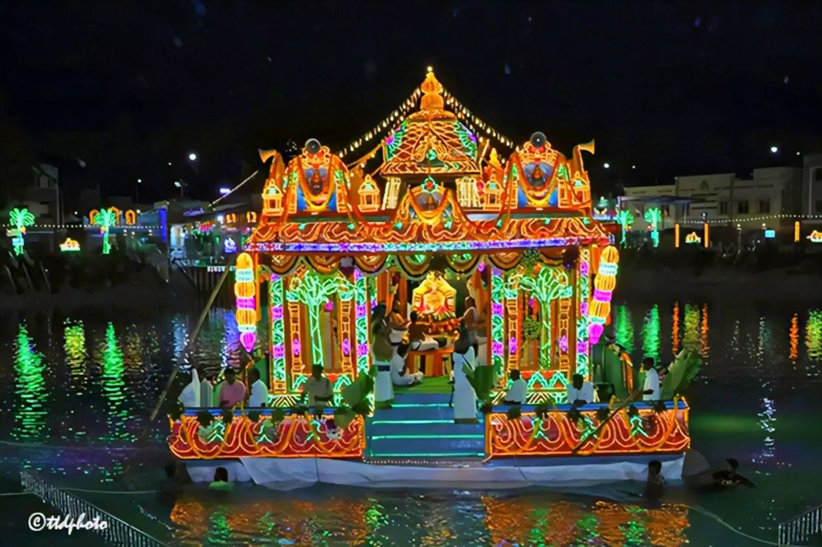 Tiruchanurమూడవ రోజు తెప్పపై విహరించిన పద్మావతీ అమ్మవారు Tiruchanurమూడవ రోజు తెప్పపై విహరించిన పద్మావతీ అమ్మవారు