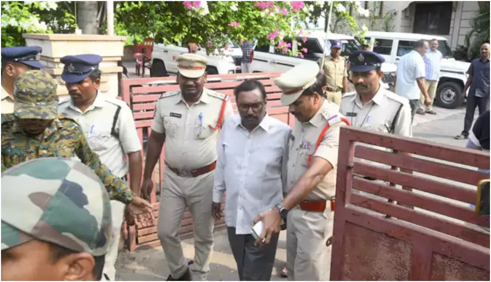 కొమ్మినేని అరెస్టుపై వెల్లువెత్తుతున్న ఆగ్రహం కొమ్మినేని అరెస్టుపై వెల్లువెత్తుతున్న ఆగ్రహం