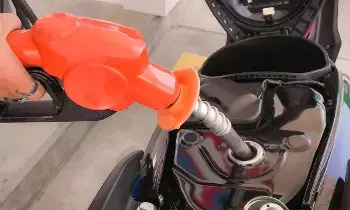 Bike Fuel Tank : బైక్ ట్యాంక్ ఫుల్ చేయిస్తున్నారా? అయితే తస్మాత్ జాగ్రత్త Bike Fuel Tank : బైక్ ట్యాంక్ ఫుల్ చేయిస్తున్నారా? అయితే తస్మాత్ జాగ్రత్త