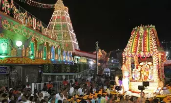 శ్రీ రాజమన్నార్ అలంకారంలో శ్రీ ప్రసన్న వేంకటేశ్వరుడు శ్రీ రాజమన్నార్ అలంకారంలో శ్రీ ప్రసన్న వేంకటేశ్వరుడు