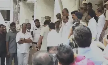 అలా వెళ్లారు.. ఇలా వచ్చారు - కమిషన్ ముందుకు కేసీఆర్ అలా వెళ్లారు.. ఇలా వచ్చారు - కమిషన్ ముందుకు కేసీఆర్