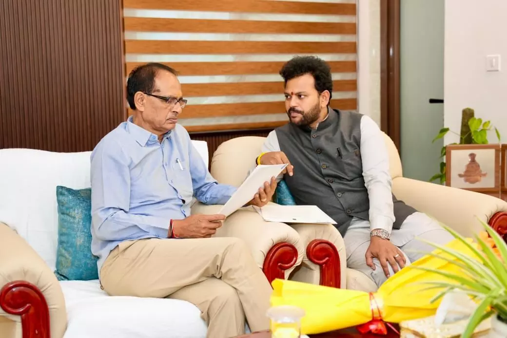 కేంద్ర మంత్రి శివరాజ్ సింగ్ చౌహాన్ తో రామ్మోహన్ నాయుడు భేటీ కేంద్ర మంత్రి శివరాజ్ సింగ్ చౌహాన్ తో రామ్మోహన్ నాయుడు భేటీ