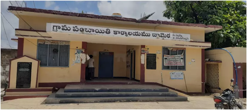 ఎకరాకు రూ.4 కోట్లు ఇవ్వకపోతే కష్టం - భూసేకరణను అడ్డుకున్న రైతులు ఎకరాకు రూ.4 కోట్లు ఇవ్వకపోతే కష్టం - భూసేకరణను అడ్డుకున్న రైతులు
