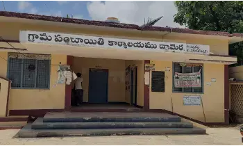 ఎకరాకు రూ.4 కోట్లు ఇవ్వకపోతే కష్టం - భూసేకరణను అడ్డుకున్న రైతులు ఎకరాకు రూ.4 కోట్లు ఇవ్వకపోతే కష్టం - భూసేకరణను అడ్డుకున్న రైతులు