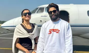 గద్దర్ అవార్డుల కోసం హైదరాబాద్ చేరుకున్న పుష్ప గద్దర్ అవార్డుల కోసం హైదరాబాద్ చేరుకున్న పుష్ప